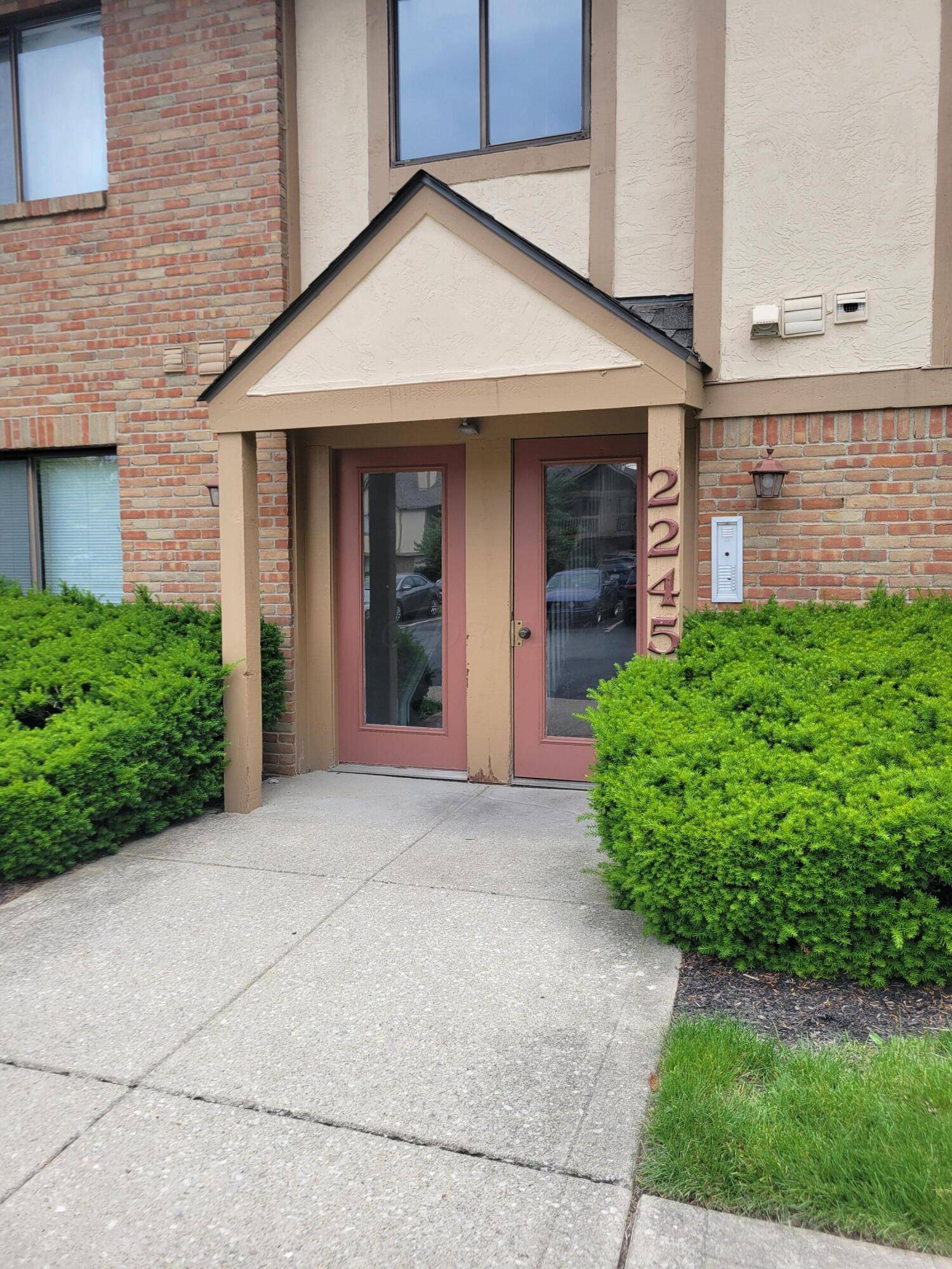 2245 Hedgerow Road #C, Columbus, OH 43220