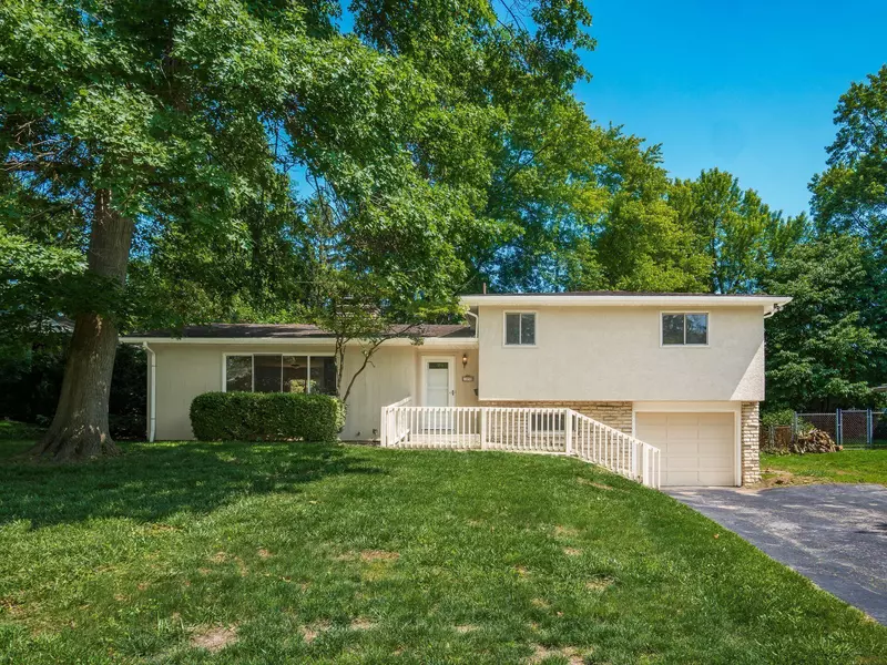 1098 Stanhope Drive, Columbus, OH 43221