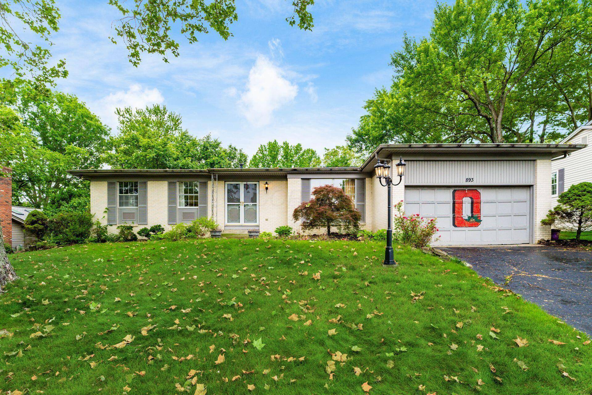 893 Singing Hills Lane, Columbus, OH 43235