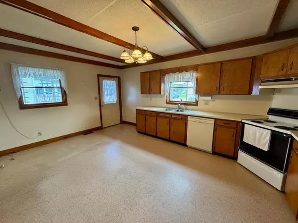 Frazeysburg, OH 43822,181 W 3rd Street