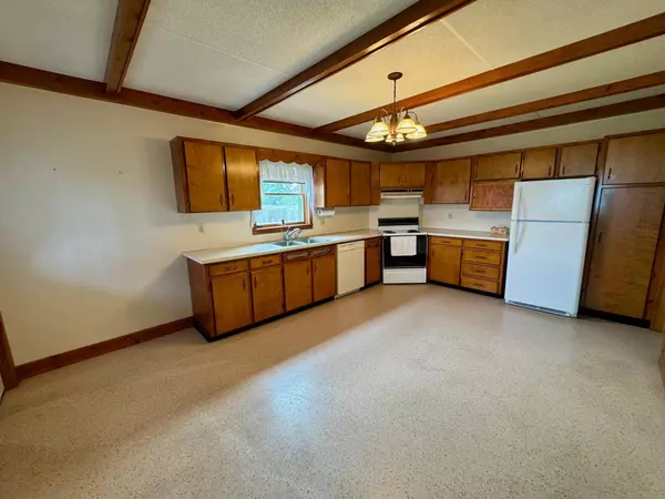 Frazeysburg, OH 43822,181 W 3rd Street