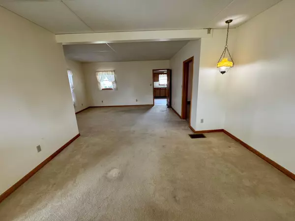 Frazeysburg, OH 43822,181 W 3rd Street