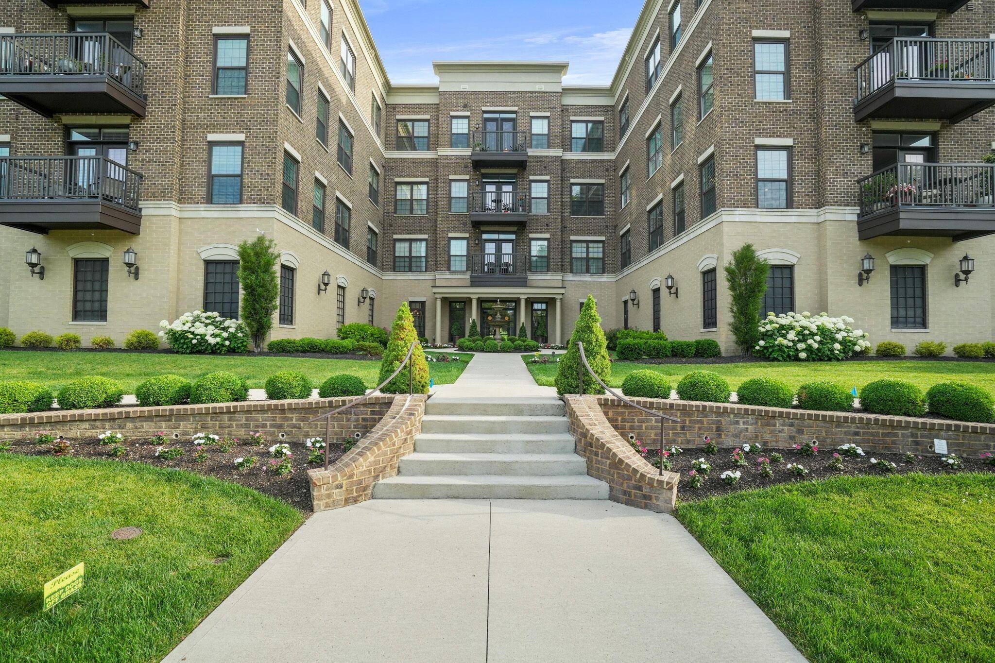 1670 E Broad Street #208, Columbus, OH 43203