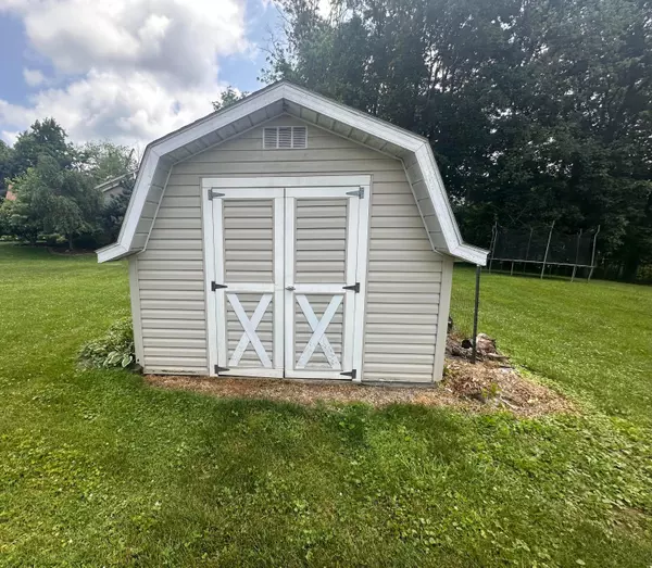 Howard, OH 43028,477 Greenlawn Drive