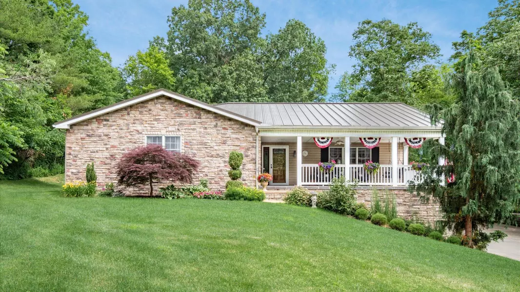 8 Manor Drive, Cambridge, OH 43725