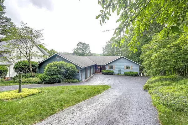 665 Highland Hills Drive, Howard, OH 43028