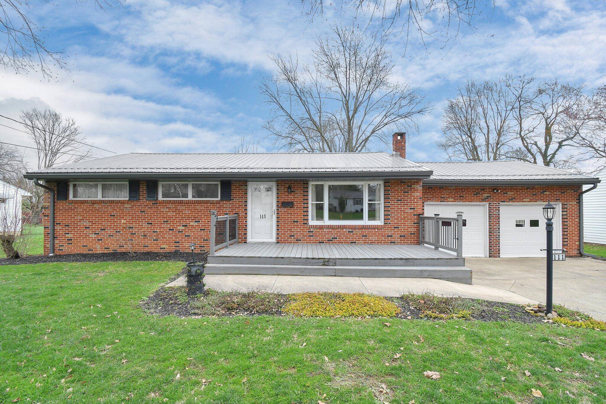 111 Woodbine Drive, Ontario, OH 44906