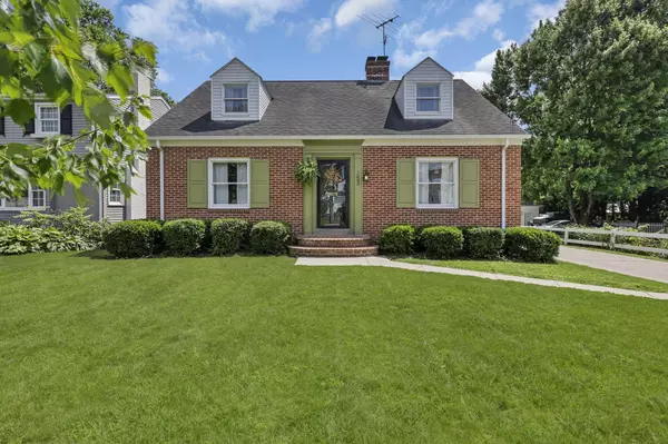 Canal Winchester, OH 43110,153 E Waterloo Street