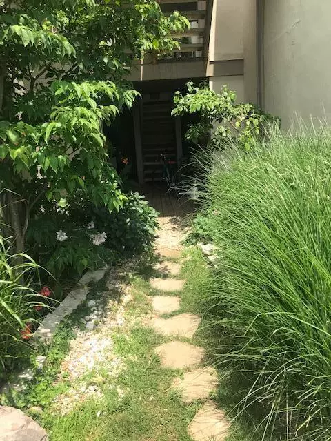 Columbus, OH 43204,1395 Lake Shore Drive #122