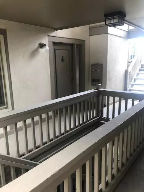 1395 Lake Shore Drive #122, Columbus, OH 43204