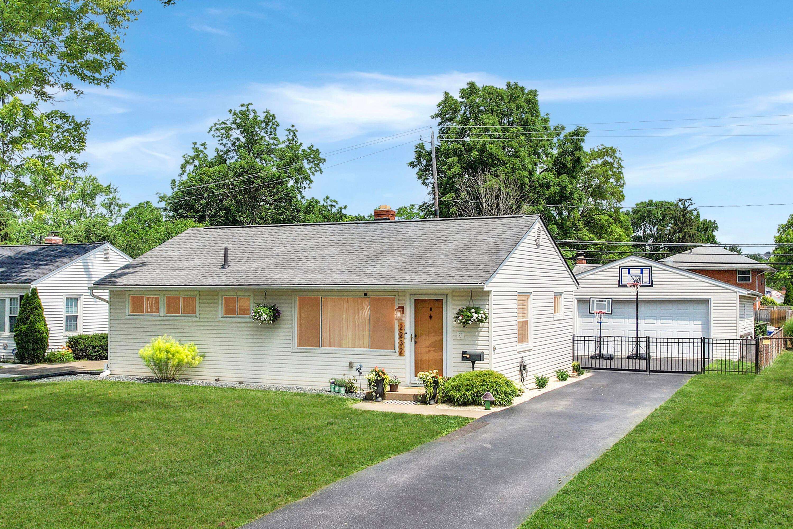 2232 Edgevale Road, Upper Arlington, OH 43221