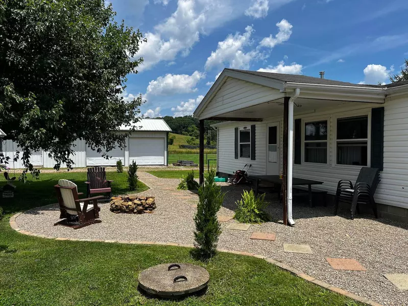 35063 State Route 327, Londonderry, OH 45647