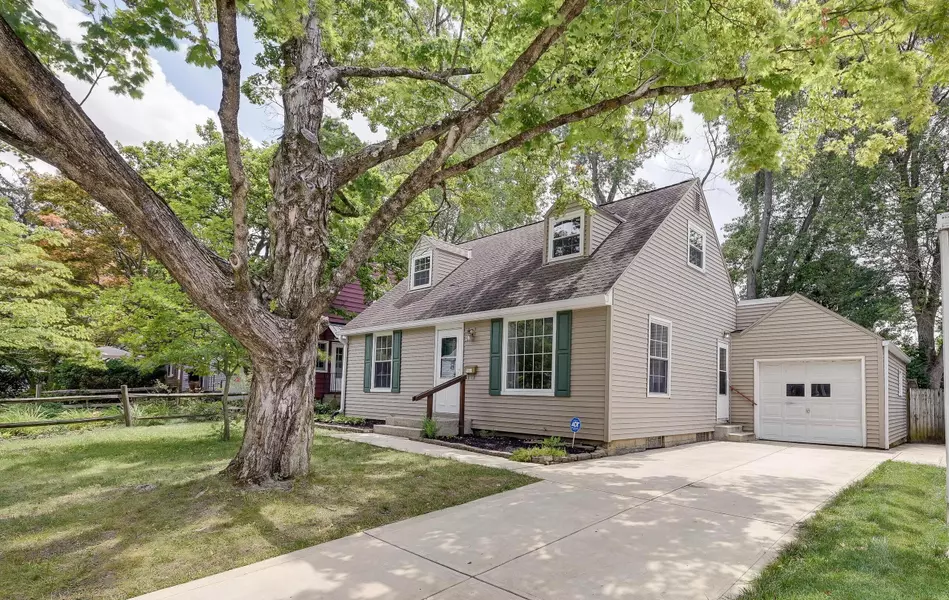 551 Colonial Avenue, Worthington, OH 43085