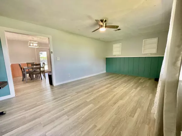 Jeffersonville, OH 43128,65 N Main Street