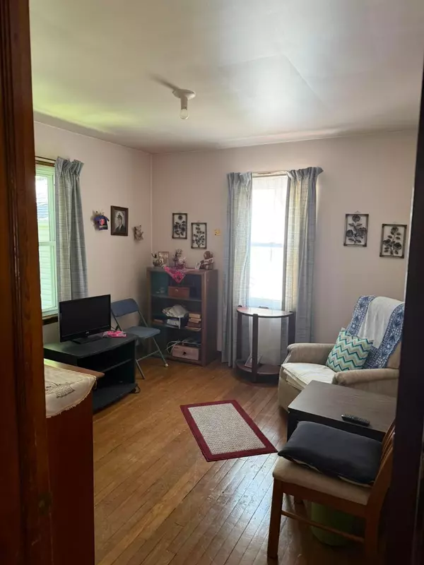 London, OH 43140,198 N Oak Street