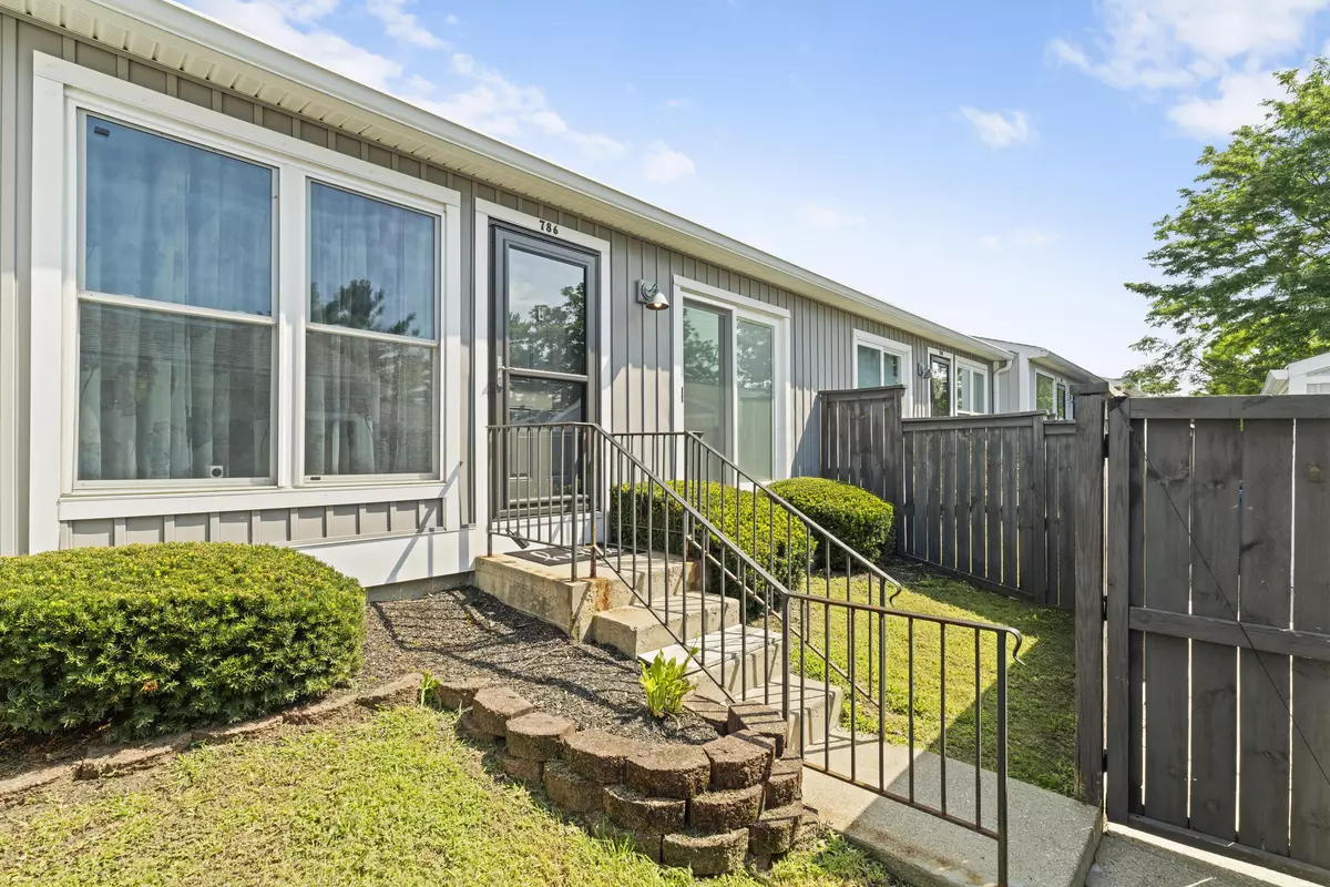 Columbus, OH 43085,786 Timber Way Drive #13B