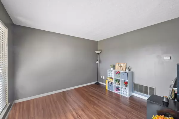 London, OH 43140,1039 Amherst Boulevard