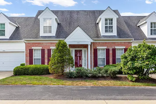 8737 Lazelle Village Drive, Lewis Center, OH 43035