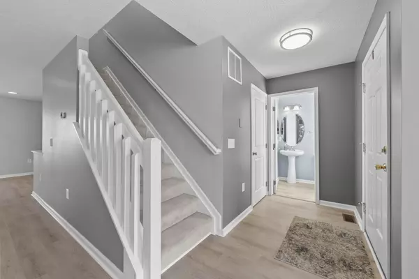 Dublin, OH 43016,5135 Twin Falls Drive #16