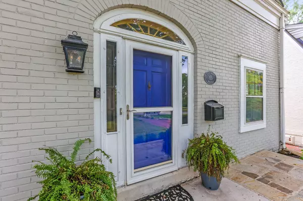 Columbus, OH 43214,155 E North Broadway Street