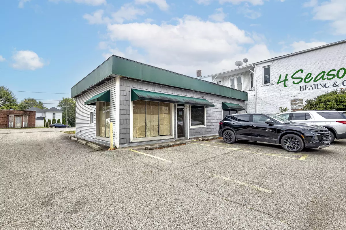 Centerburg, OH 43011,23 E Main Street