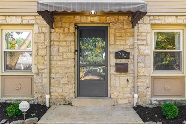 Columbus, OH 43209,910 Montrose Avenue