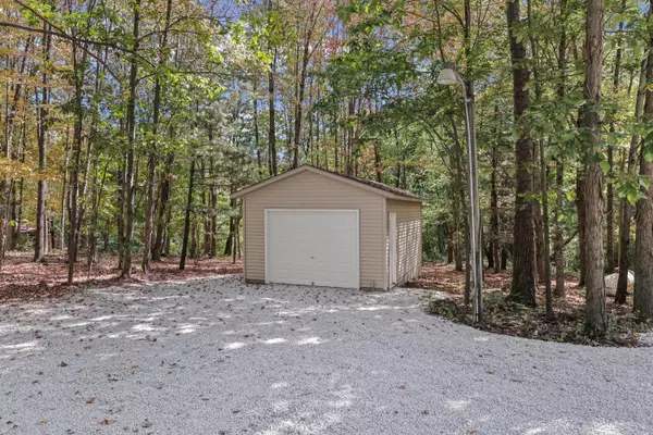 Howard, OH 43028,23 Valleyview Court