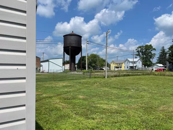 Jeffersonville, OH 43128,20 Maple Street