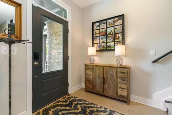 Columbus, OH 43215,784 N 6th Street