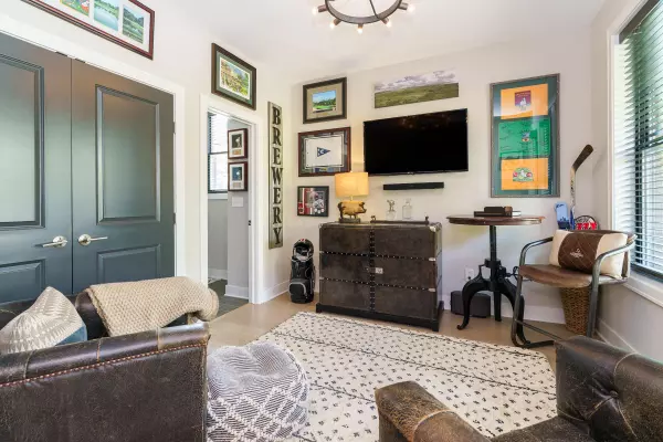 Columbus, OH 43215,784 N 6th Street