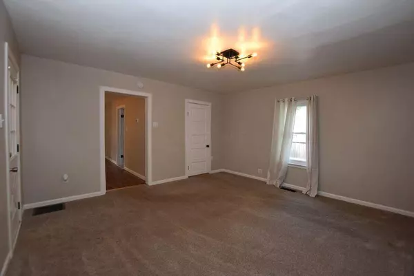 Saint Paris, OH 43072,137 E Poplar Street