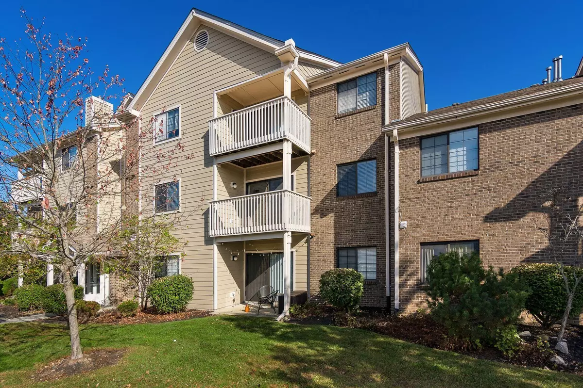 Columbus, OH 43235,6767 Meadowcreek Drive #207