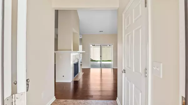 Mount Vernon, OH 43050,104 Colonial Woods Drive #4