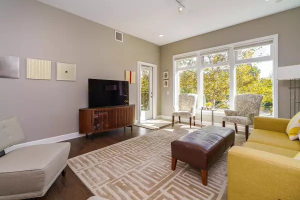 Columbus, OH 43212,828 Bobcat Avenue #205