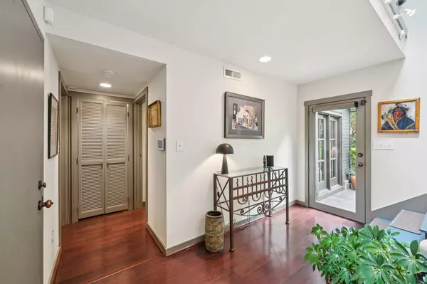 Columbus, OH 43206,877 S Lazelle Street