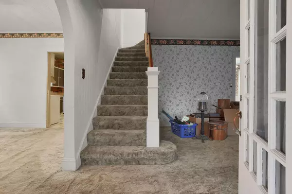 Fredericktown, OH 43019,64 S Main Street