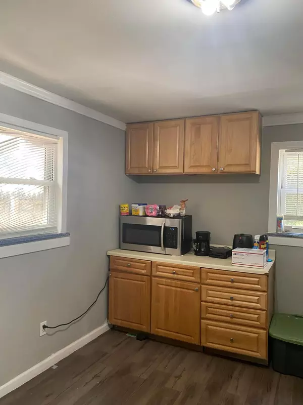 Columbus, OH 43219,1561 E 4th Avenue