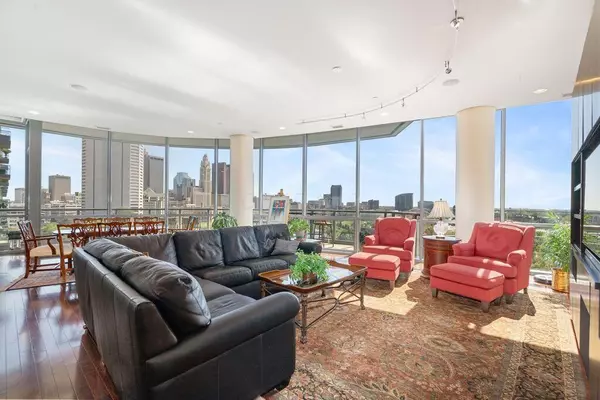 Columbus, OH 43215,300 W Spring Street #902