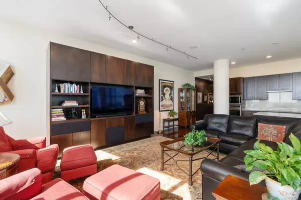 Columbus, OH 43215,300 W Spring Street #902