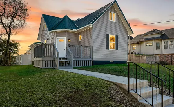 215 W South Street, Jackson, OH 45640