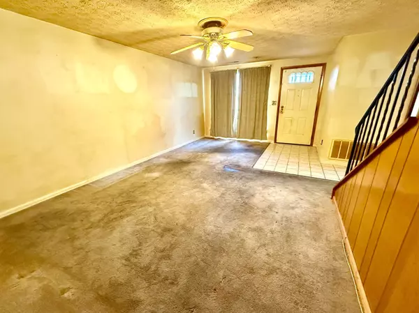 Columbus, OH 43232,3812 Charbonnett Court #4E