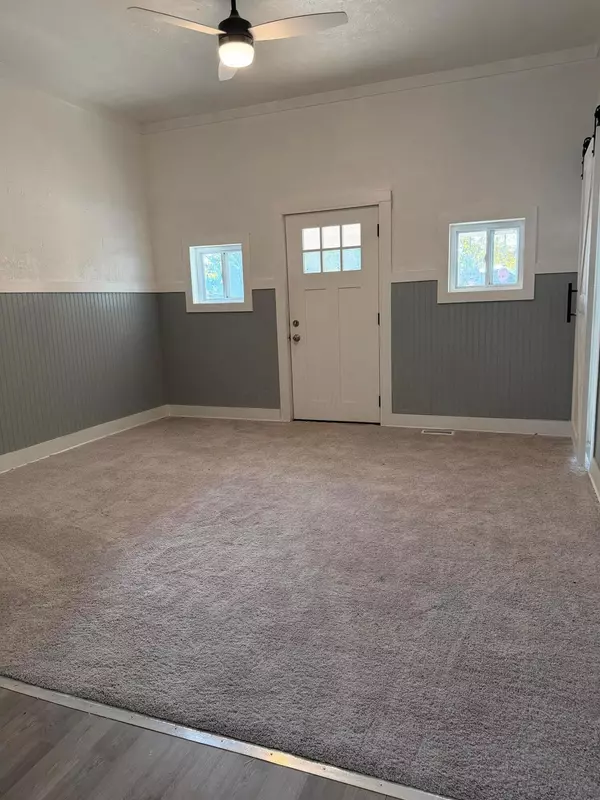 New Holland, OH 43145,20 Center Street