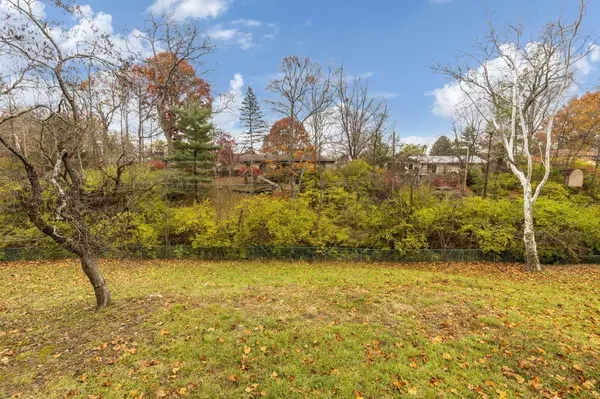 Columbus, OH 43213,834 Persimmon Place