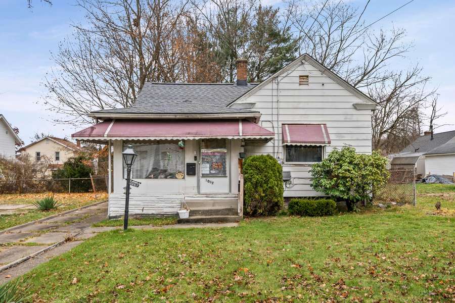 1067 Mercer Avenue, Akron, OH 44320
