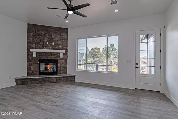 Show Low, AZ 85901,221 W Owens Street