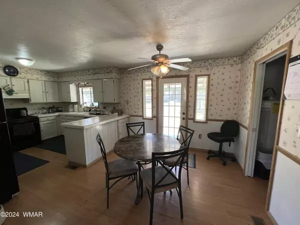 Show Low, AZ 85901,221 W Oliver