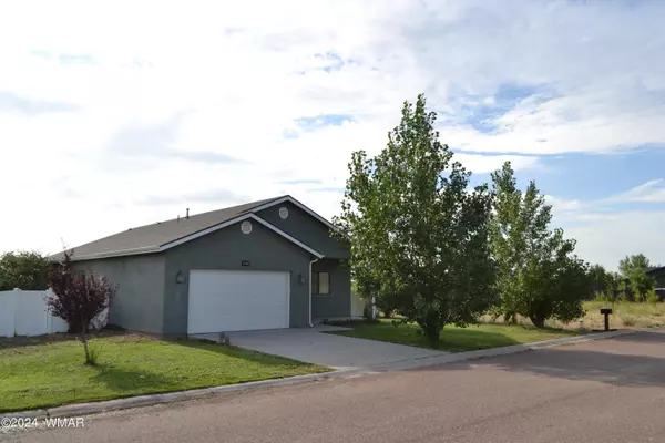 1027 S Sunset Drive, Snowflake, AZ 85937