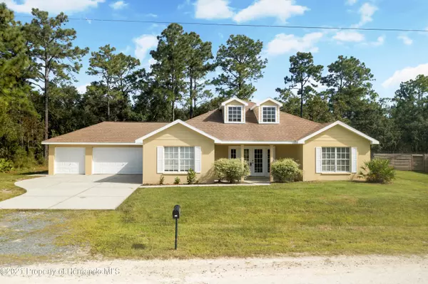 11077 Sage Thrasher Avenue, Weeki Wachee, FL 34614