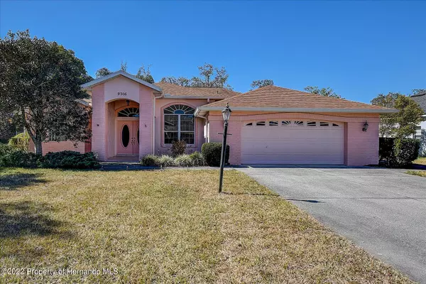 9306 Southern Belle, Weeki Wachee, FL 34613