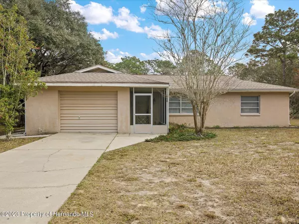 16432 Nashville Warbler Road, Weeki Wachee, FL 34614